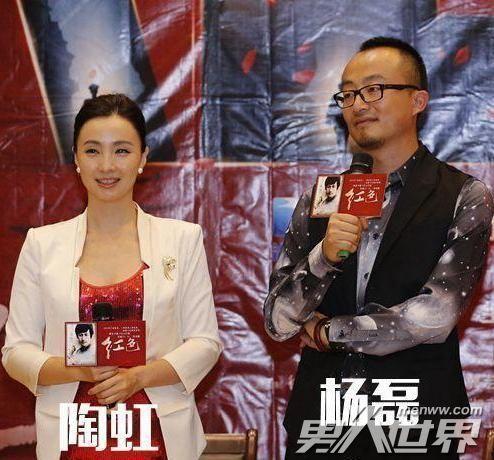 娱乐吃瓜男导演,揭秘“娱乐吃瓜男导演”的幕后故事